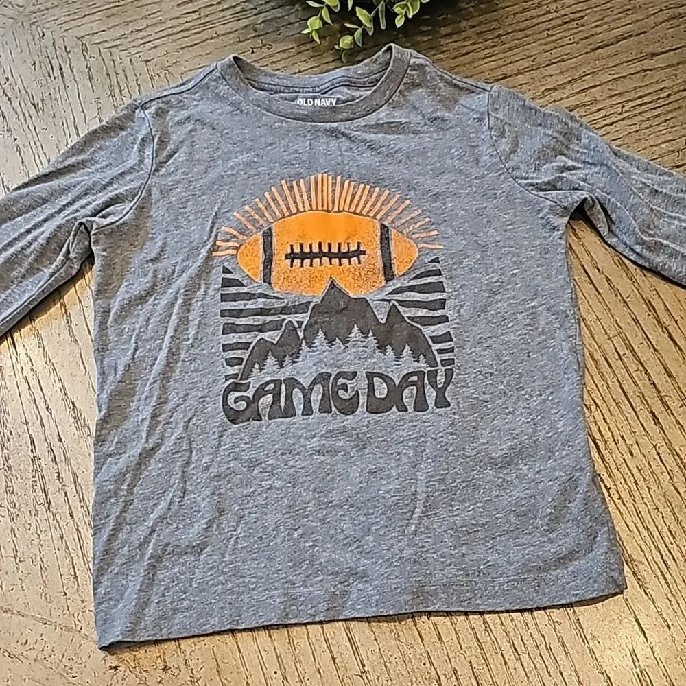 Game day long sleeve shirt size 6-7 Old Navy